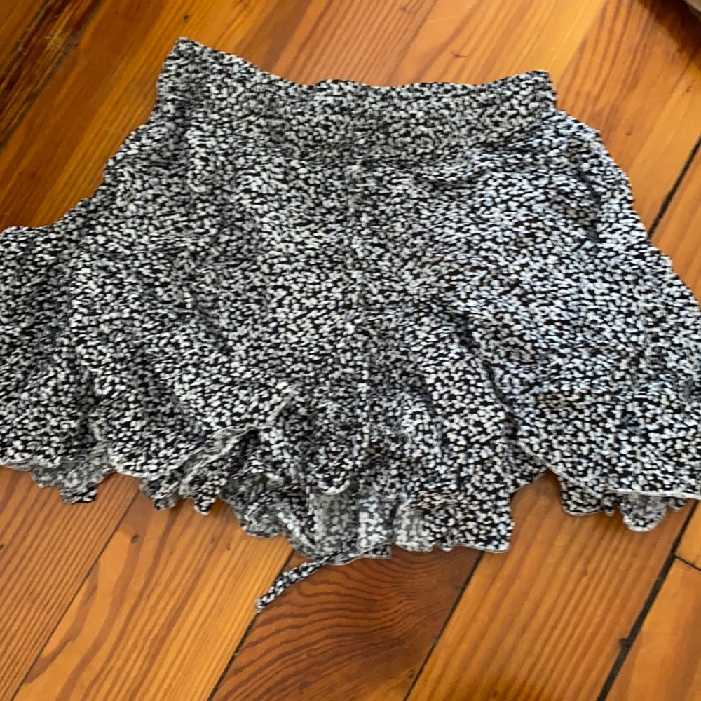 Black and white cute floral skirt
